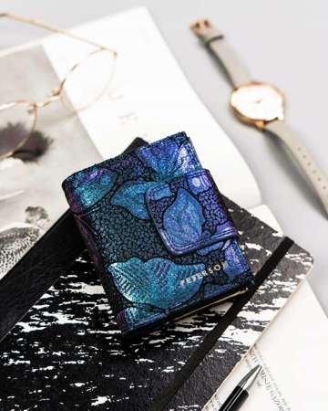 Mały, skórzany portfel damski na zatrzask Peterson