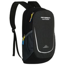 Czarny, turystyczny plecak zawieszony na regulowanych szelkach - Peterson
