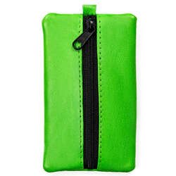 Niewielka kluczówka ze skóry naturalnej w zielonym kolorze z suwakiem na froncie